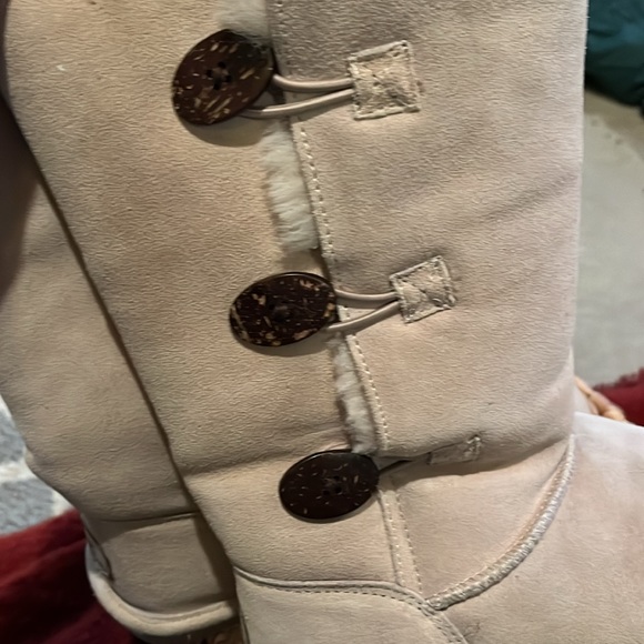 Womens like new warm insulated Bearpaw high boot size 7 - Picture 4 of 6